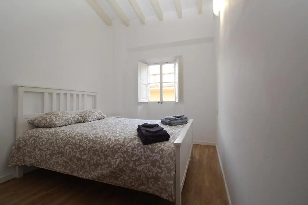 Comfortable Apartment With Character In The Old Town contacts
